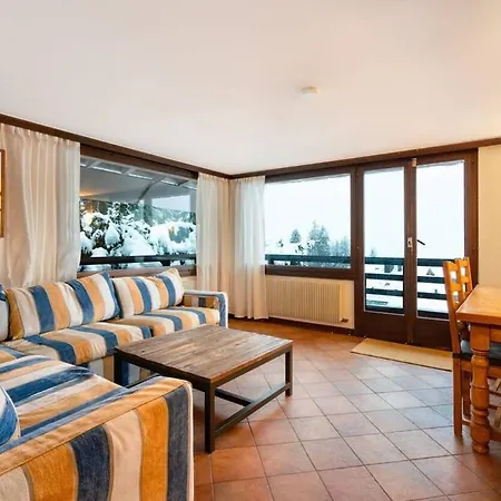 4-room Near Lifts - Ideal Location Apartment