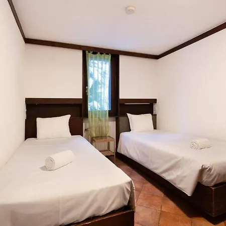 4-room Near Lifts - Ideal Location *