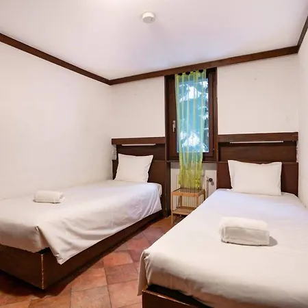4-room Near Lifts - Ideal Location Apartamento